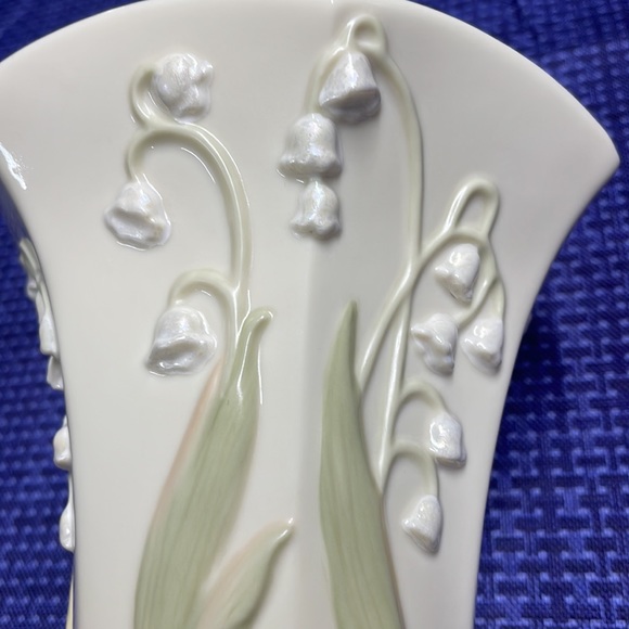 LENOX Floral Blossoms Collection “ Lily Of The Valley” Vase Handcrafted 7” - Picture 4 of 4